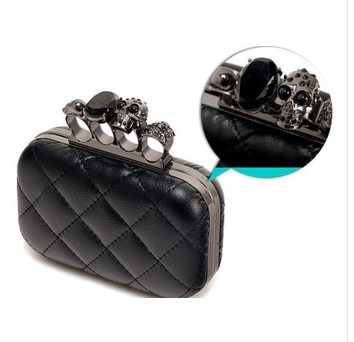 Bolsa c/ detalhes de caveira
